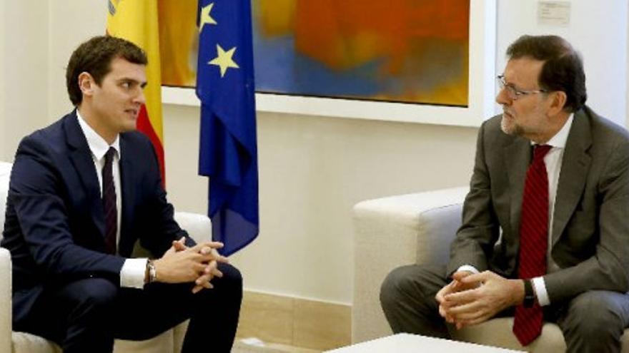 Rajoy recibe a Albert Rivera en busca de apoyos