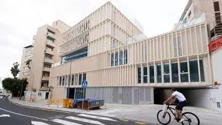 Las nuevas piscinas de s'Aigua Dolça de Palma completan su equipamiento interior antes de la apertura