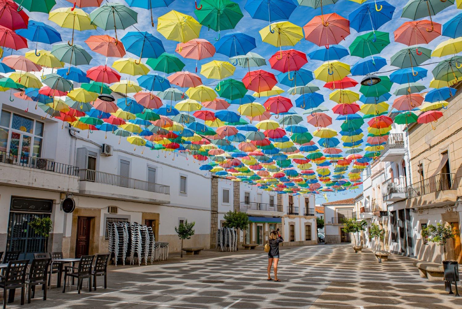 No dejes escapar julio sin visitar Águeda y sus miles de paraguas flotantes  - Viajar