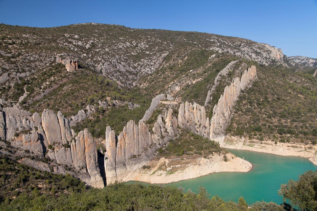 La Muralla de Finestres es una impresionante obra arquitectónica natural