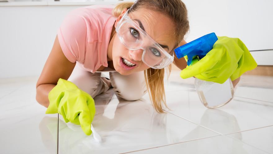 Cómo eliminar fácilmente el moho de los azulejos del baño