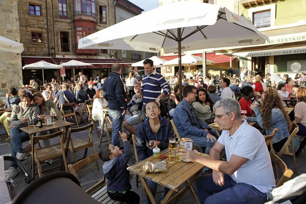 Carlos Sadness en la Plaza Mayor de Gijón