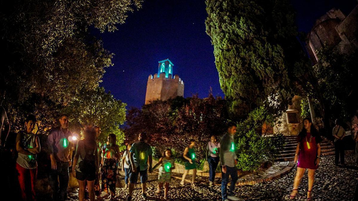 Los asistentes en los Jardines de la Galera, una de las actividades de 'Badajoz, La Ciudad Encendida'.