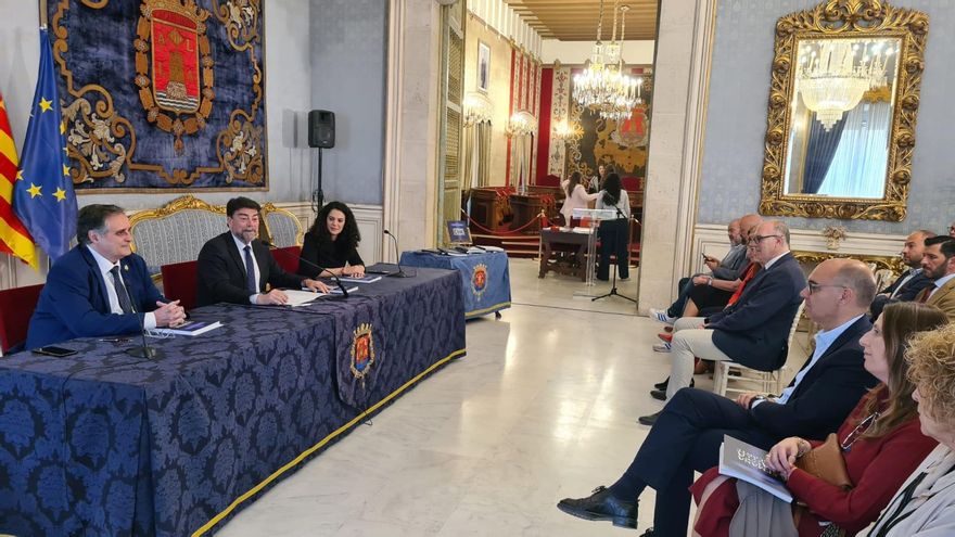 Una revista que marca el inicio de la Semana Santa de Alicante