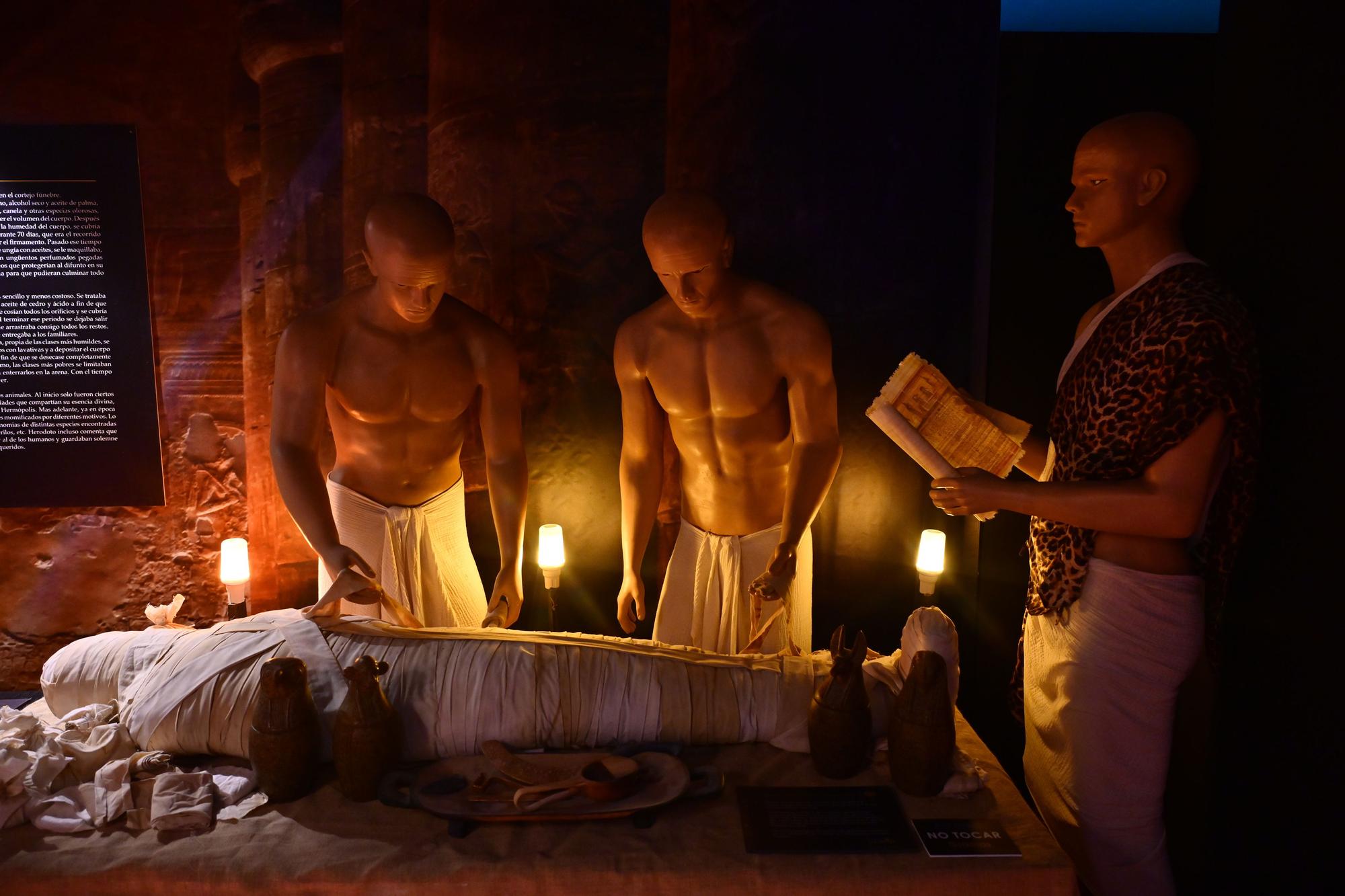 El sarcófago de Tutankamón y la piedra Rosetta en Cartagena