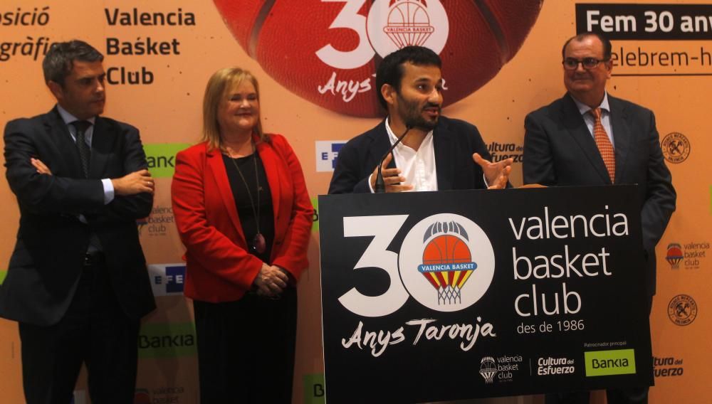 Todas la imágenes de la inauguración de la exposición '30 años de Valencia Basket'