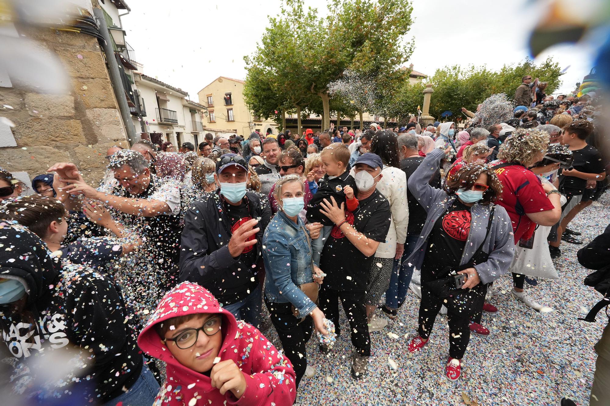 Búscate en el desfile de carrozas y disfraces de l'Anunci de Morella