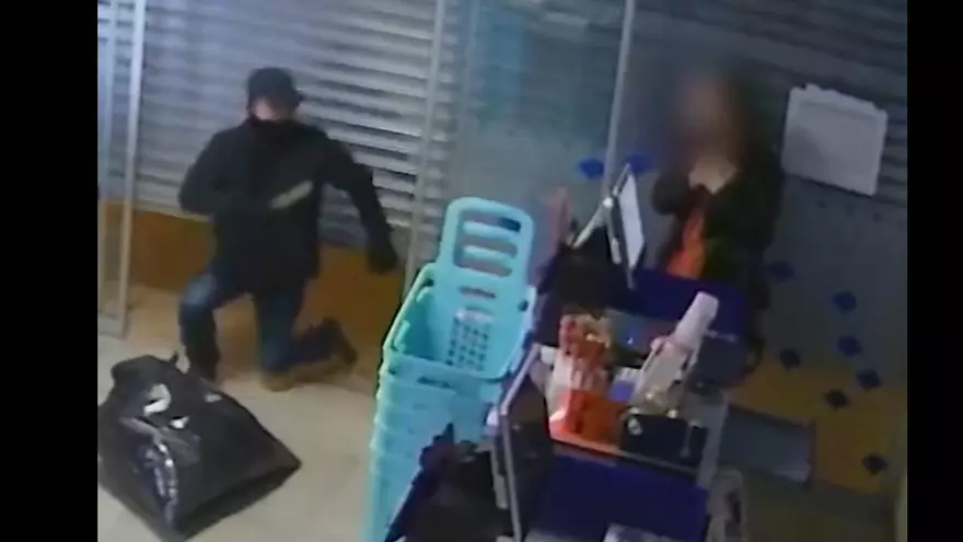 VÍDEO | Roba amb un ganivet a La Sirena de Moià