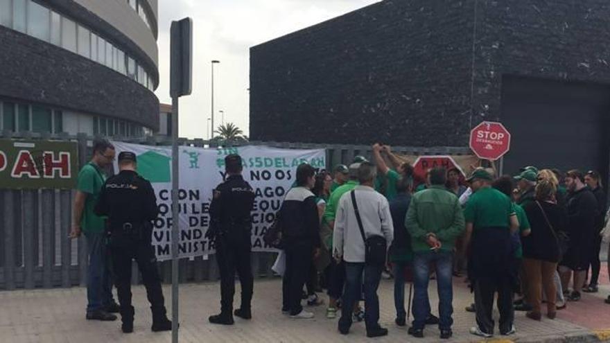 Protesta a las puertas de los juzgados