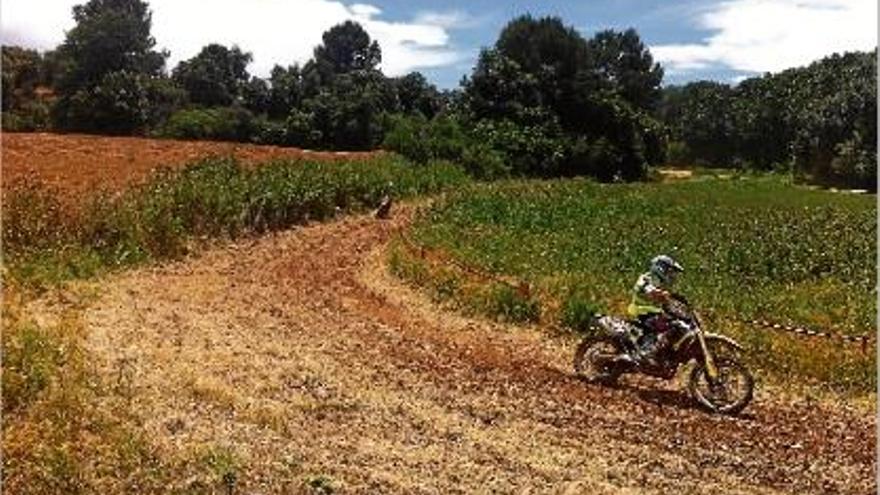 Imatge d&#039;una de les curses celebrada al circuit de motocròs de Verges.