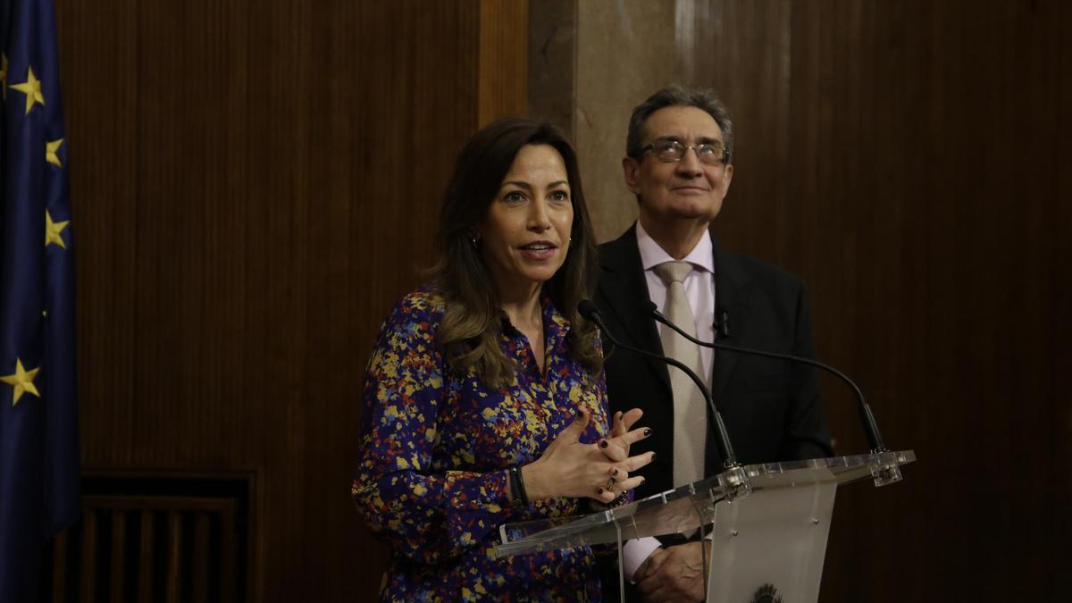 Natalia Chueca y Julio Calvo, de Vox, en una rueda de prensa conjunta el pasado mes de marzo.