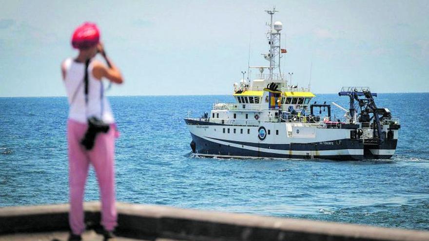 El buque de investigación oceanográfica ‘Ángeles Alvariño’ en Tenerife. | |