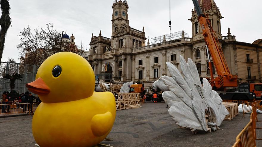 Comienzan a llegar las piezas para la &#039;plantà&#039; de la Falla Municipal