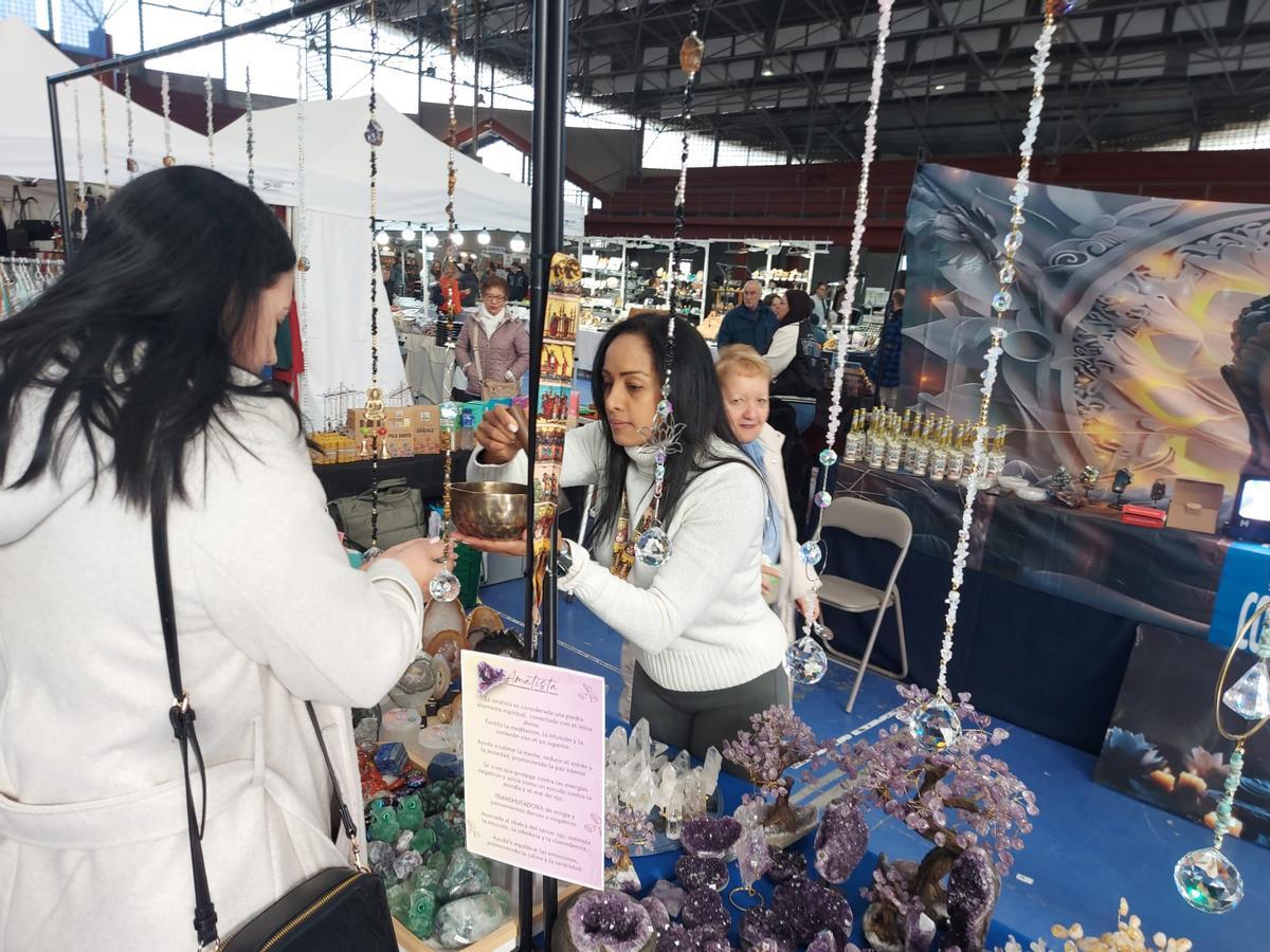 En imágenes: Éxito de la primera feria de fósiles, meteoritos y minerales de Vegadeo