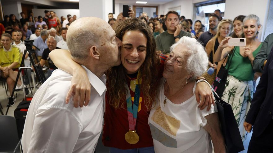 Tere Abelleira recibe el aplauso de los suyos: “Pontevedra es campeona del mundo y hay que celebrarlo”