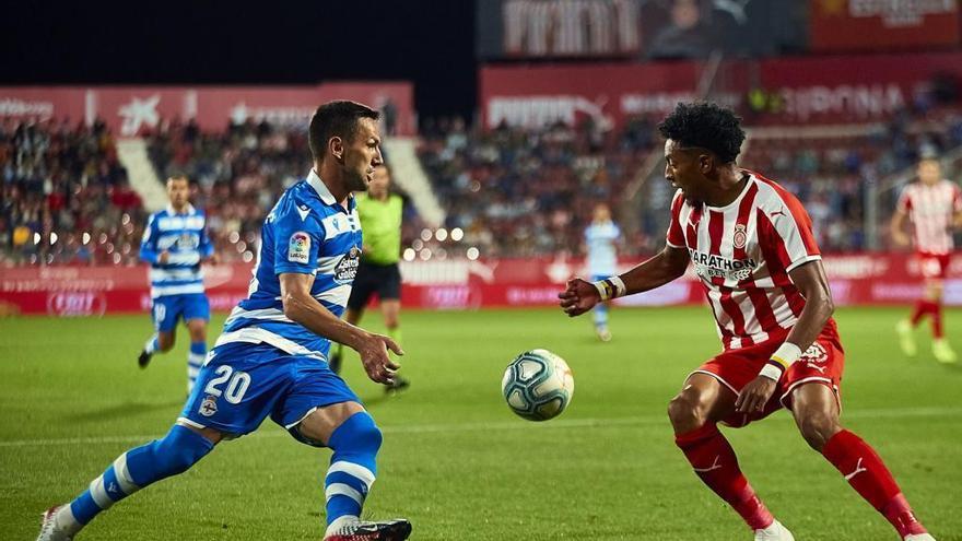 Jovanovic, con la camista del Dépor, en un partido contra el Girona.