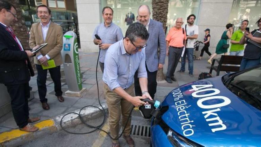 Alicante se engancha al coche eléctrico