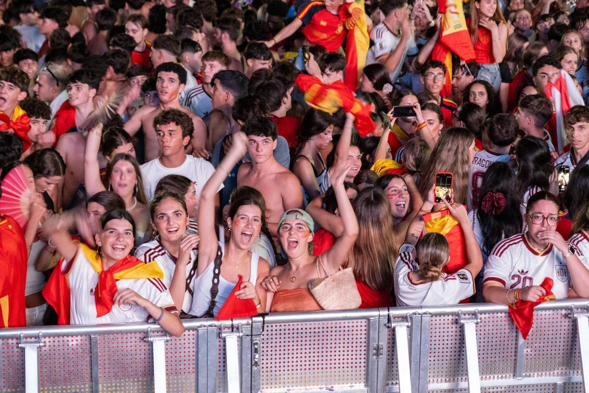 FOTOS | Así han vivido los aficionados la semifinal entre España y Francia desde Palma en Son Fusteret