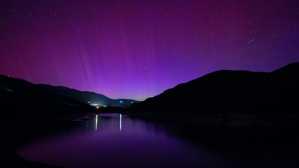 Cataluña registra auroras boreales durante la noche.