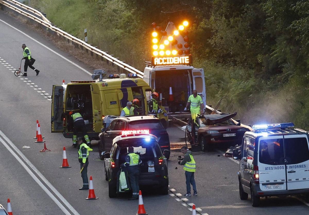 En imágenes: así fue el grave accidente que se saldó con un fallecido en la variante de Avilés