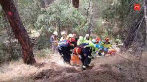 El rescate de un motorista accidentado en Navas del Rey