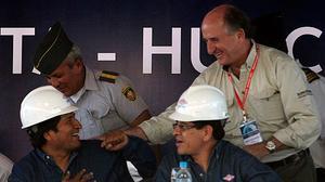 El president de Repsol, Antoni Brufau, es va assabentar de l’expropiació de REE hores abans d’inaugurar una planta de gas amb Evo Morales.