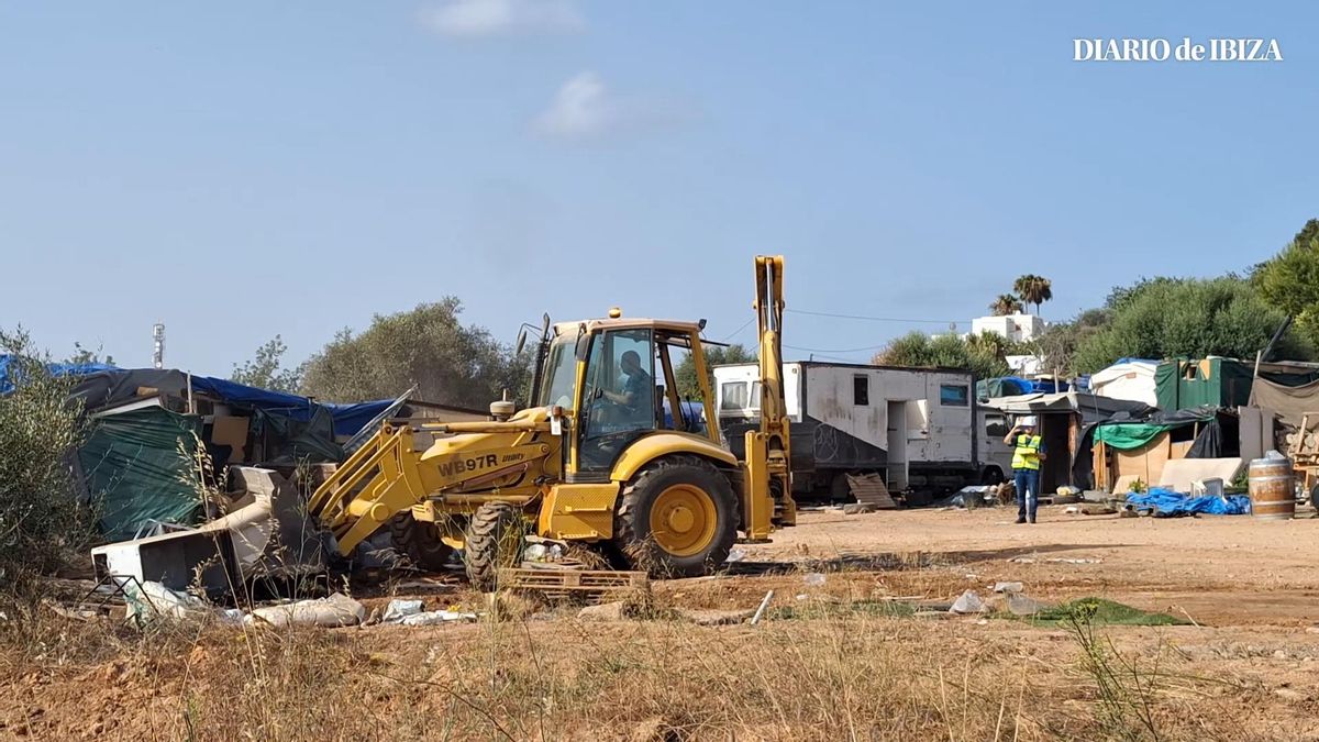VÍDEO: Así transcurre el desalojo del asentamiento de chabolas de Ibiza Can Rova 2