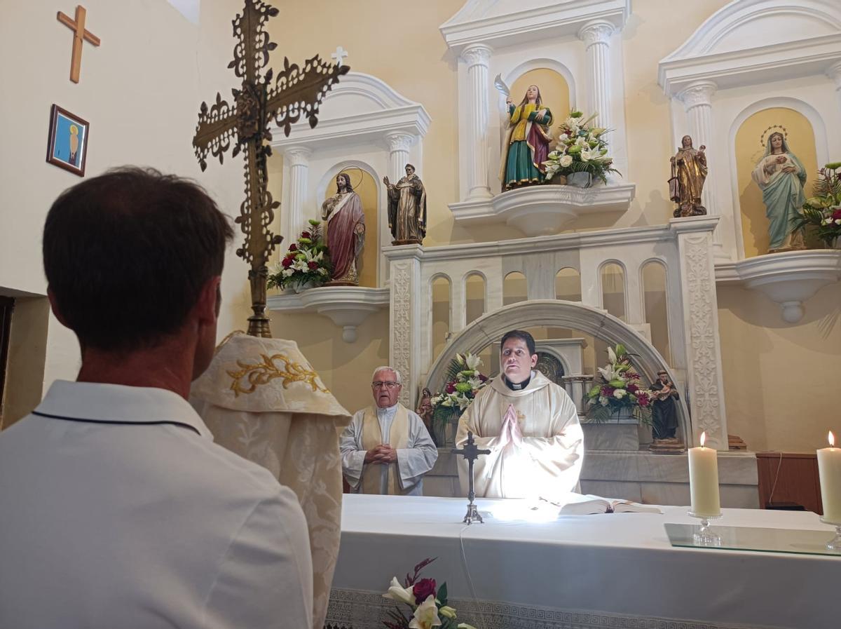 José Alberto Sutil durante una misa