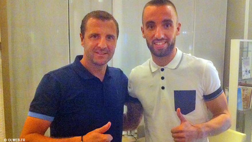 Sergi Darder, junto al ex jugador Florian Maurice, ayer en Lyon.