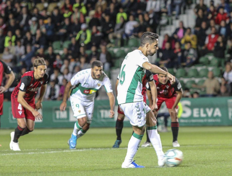 El Elche rompe el maleficio, vuelve a ganar en el Martínez Valero y recupera el olfato realizador en un partido más efectivo que brillante