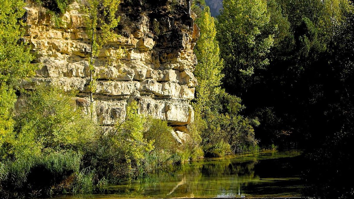 La piscina natural de Guadalajara formada por dos ríos: un paraíso en mitad de un parque natural perfecto para el verano