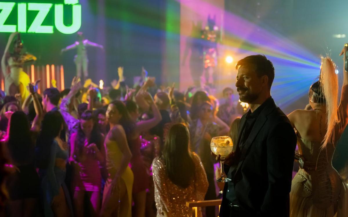 Un fotograma de la película en una discoteca de Marbella.