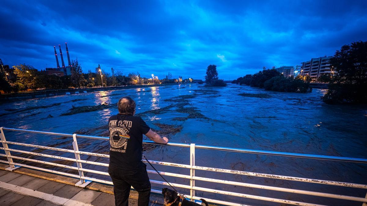 TEMPORAL BARCELONA | El Besòs amenaza con desbordarse tras multiplicar por más de 300 su caudal por las lluvias
