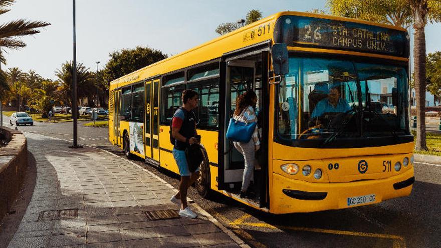 Guaguas implanta la parada nocturna a demanda para mujeres y menores