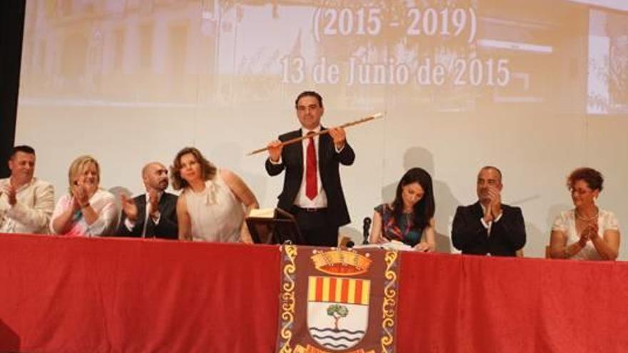 Un momento de la investidura del alcalde Vicente Arques.