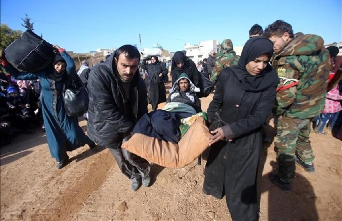 undefined36559037 topshot   syrian residents fleeing the violence gather at a 161209101754