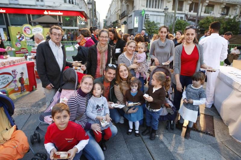 La degustación del pastel cordobés en Las Tendillas, en imágenes