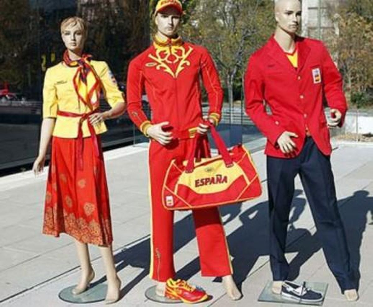 Maniquins presentant l’uniforme.