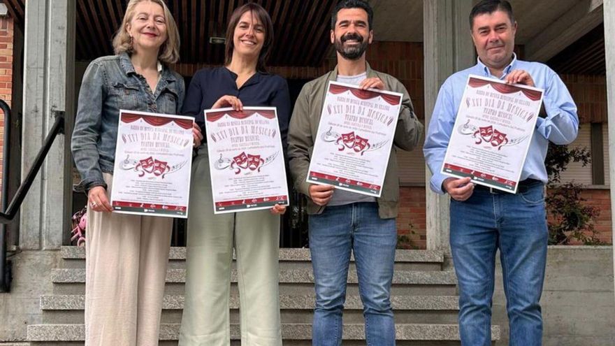 Conde, Pena, Agulló e Gómez presentaron o cartel na escola.