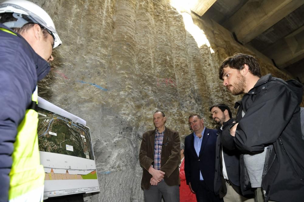 Alberto Garzón en las obras de soterramiento de FEVE