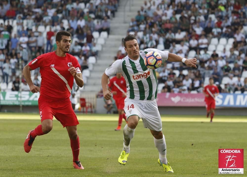 El Córdoba pierde en los últimos minutos ente el Sevilla Alético.