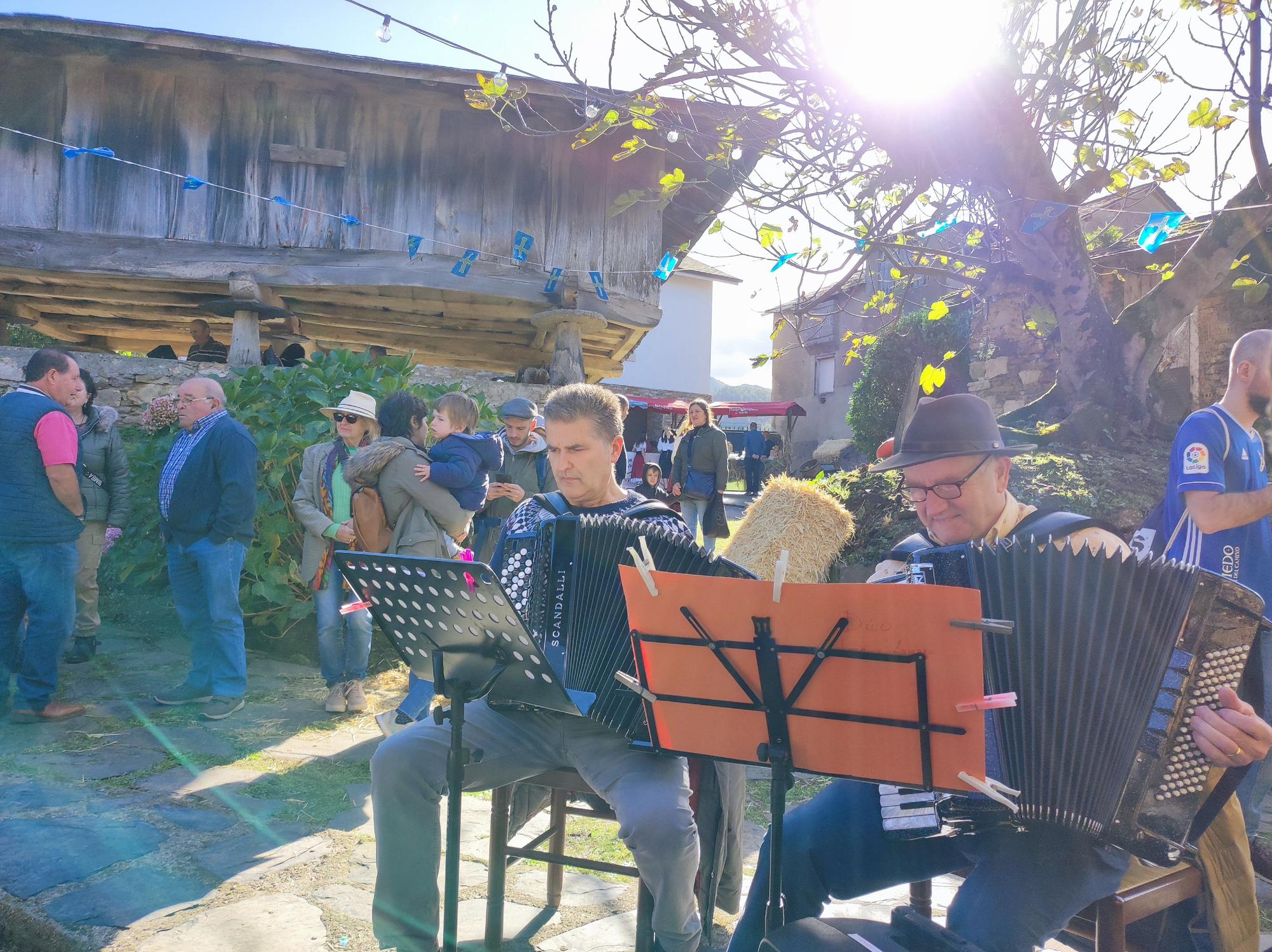 Buen ambiente en la polavilla de Villartorey, en Villayón