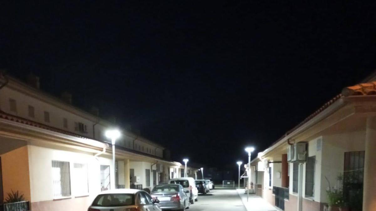 Nuevo alumbrado instalado en unas de las calles de Moraleja.