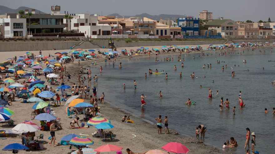 Casi 20 banderas amarillas y 10 rojas ondean en las playas de la Región