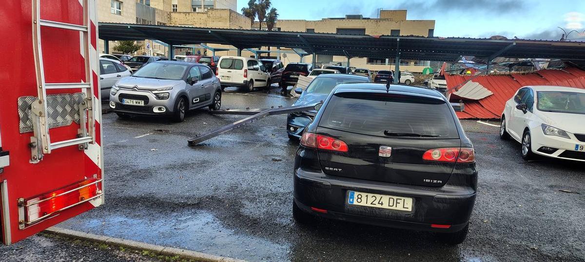 Fotogalería | Un vendaval provoca destrozos en Plasencia Fotogalería | Un vendaval provoca destrozos en Plasencia