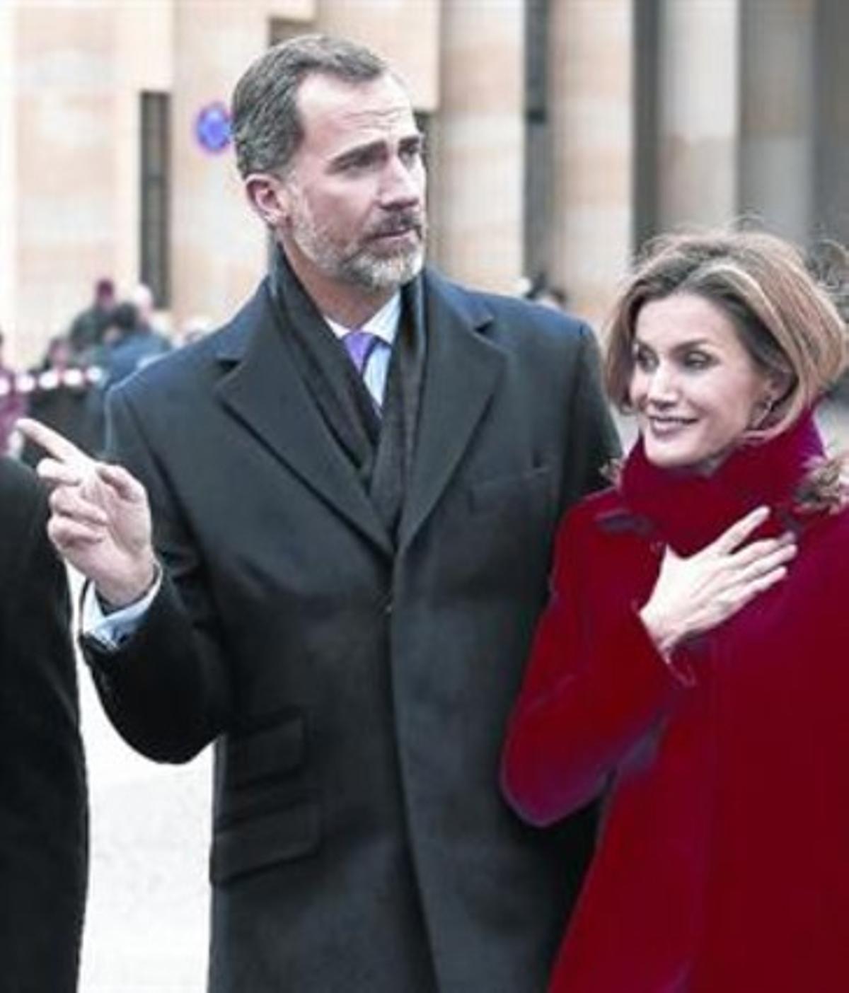 Els reis Felip i Letizia, dilluns, davant la porta de Brandenburg.