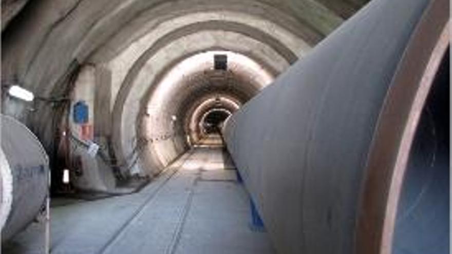 La connexió de les xarxes d&#039;aigües del Ter i el Llobregat, a Collserola.