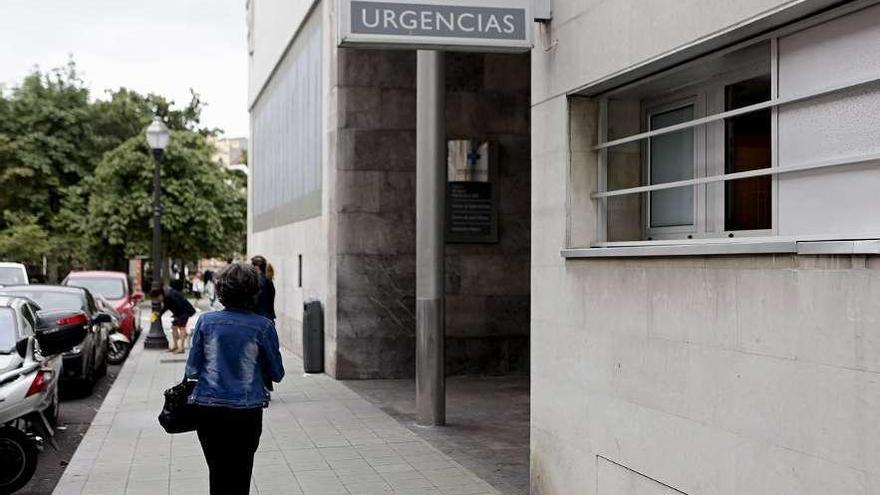 Entrada a las urgencias de un centro de salud de la ciudad.