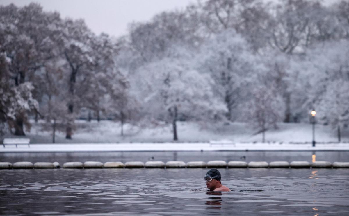 Baños helados en el lago Serpentine, en Londres