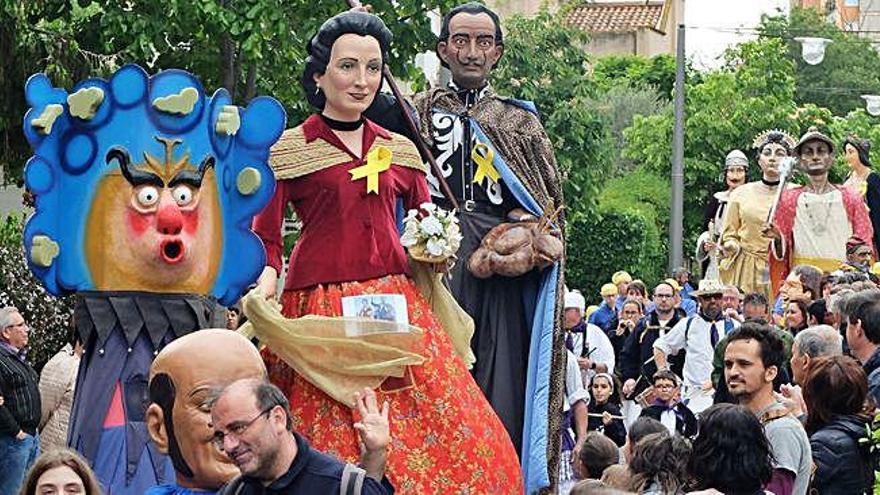 Els Gegants prenen els carrers del centre de Figueres